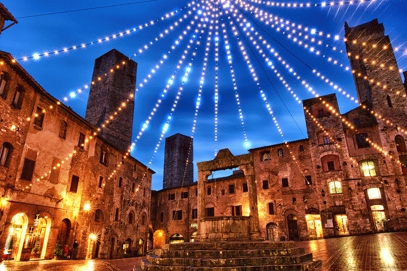 Christmas lights in Tuscany-TWINKLE