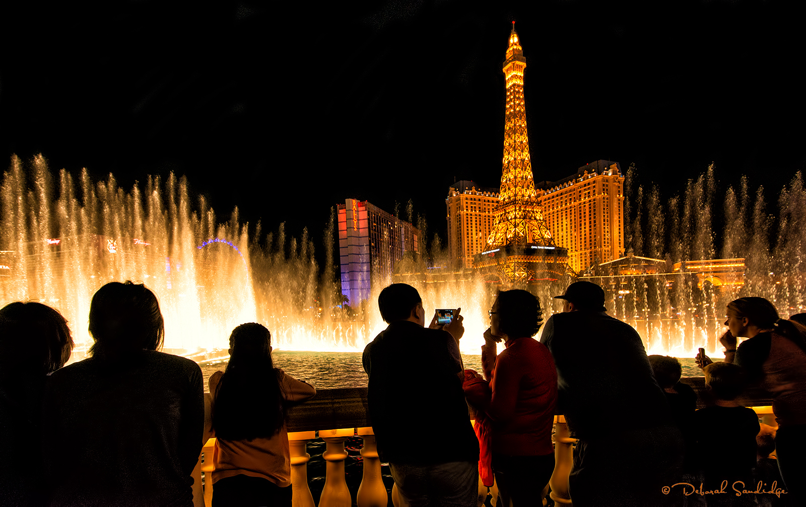 Tourists at the Bellagio fountain at night.