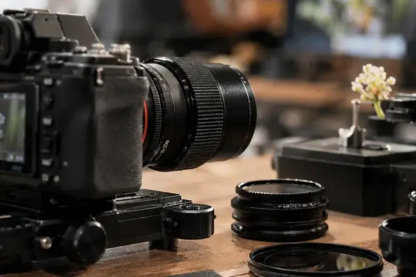 Combining Focus Stacking with Exposure Bracketing for Flawless Macro Photography